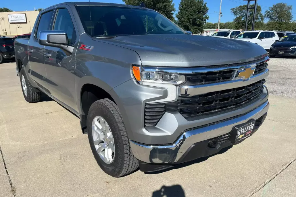 2026 Chevrolet Silverado 1500 LT photo 1