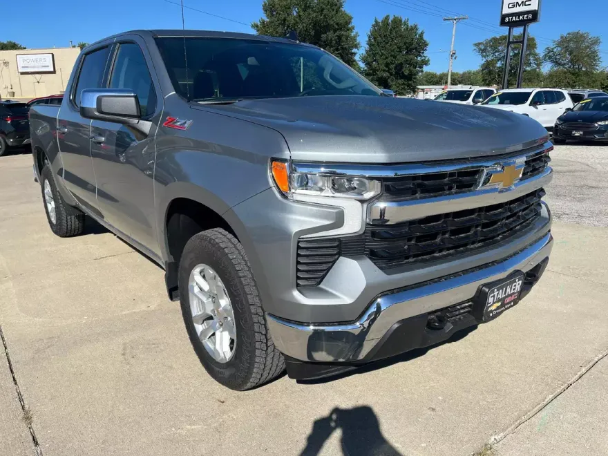 2026 Chevrolet Silverado 1500 LT photo 1