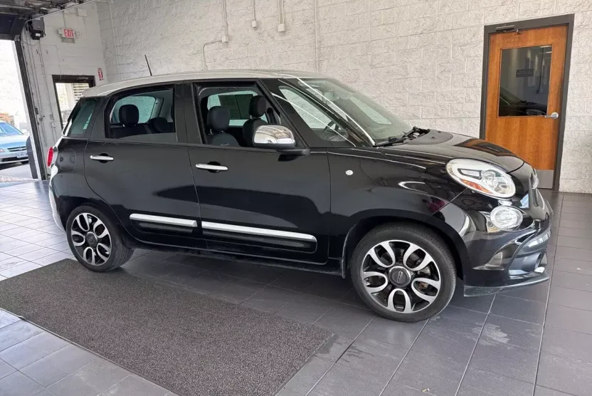 2019 Fiat 500L Lounge photo 1