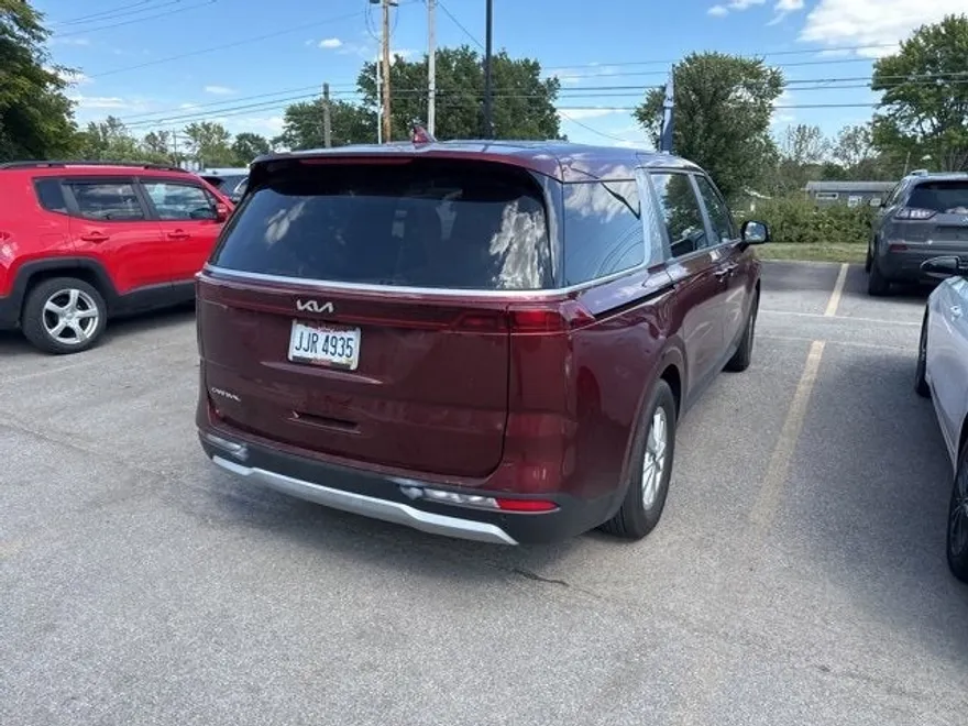 2023 Kia Carnival LX photo 1