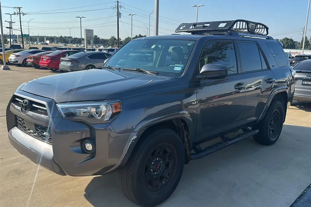 2021 Toyota 4Runner SR5 photo 1