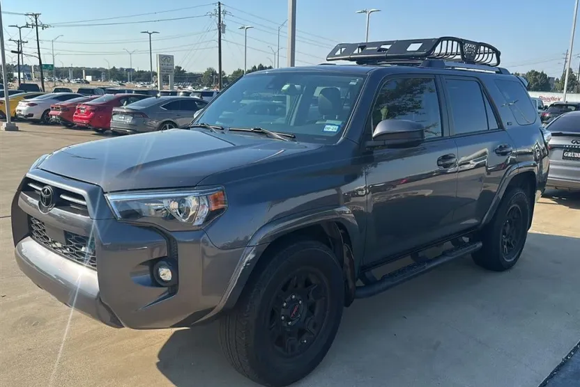 2021 Toyota 4Runner SR5 photo 1