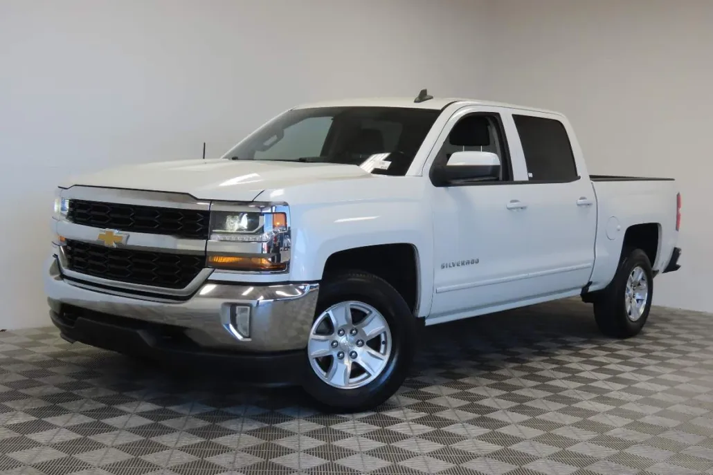 2017 Chevrolet Silverado 1500 LT photo 1