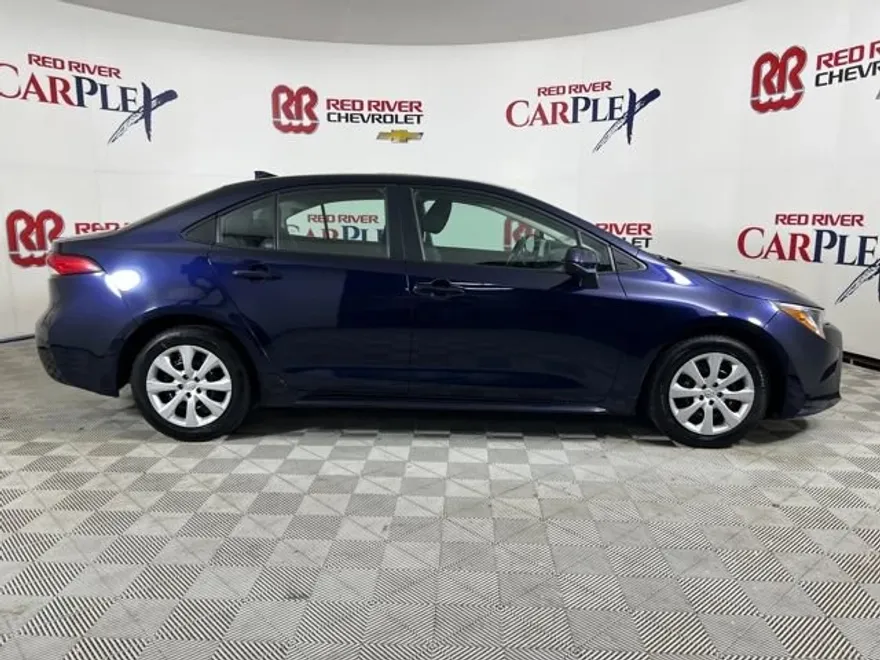 2024 Toyota Corolla LE photo 1