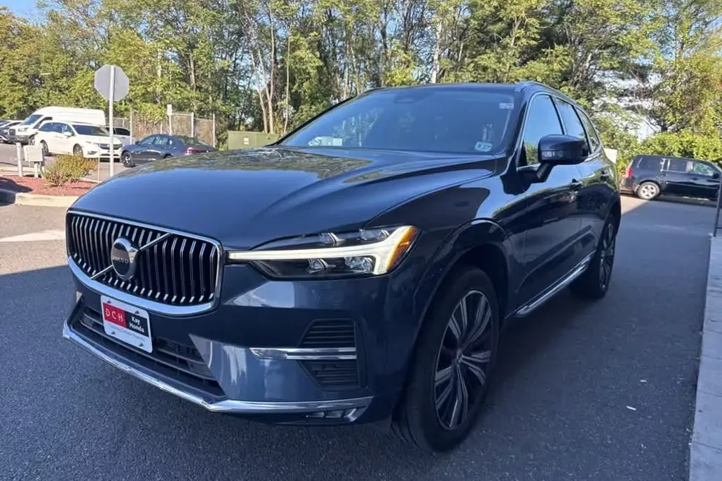 2022 Volvo XC60 Inscription photo 1