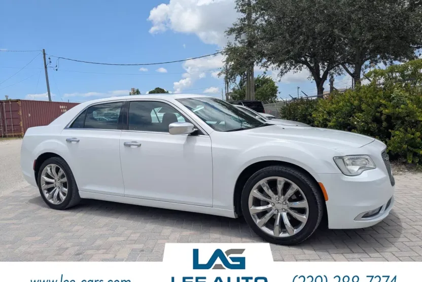 2015 Chrysler 300 Platinum photo 1