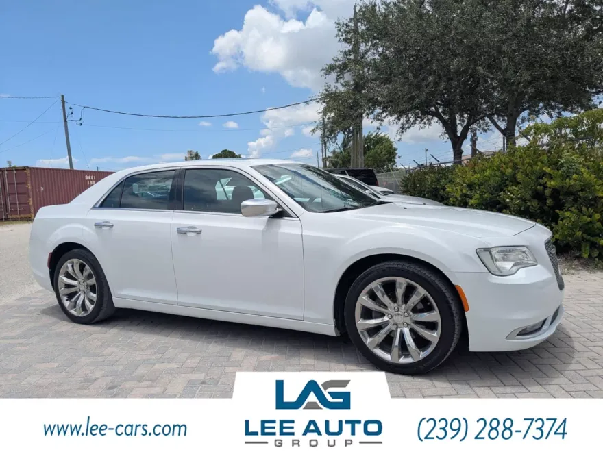 2015 Chrysler 300 Platinum photo 1