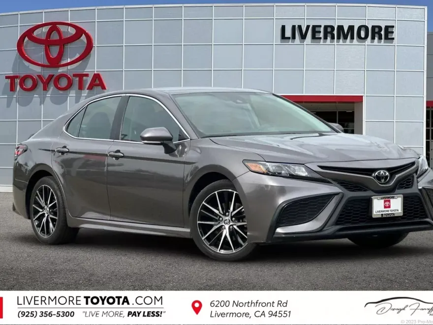 2024 Toyota Camry SE photo 1