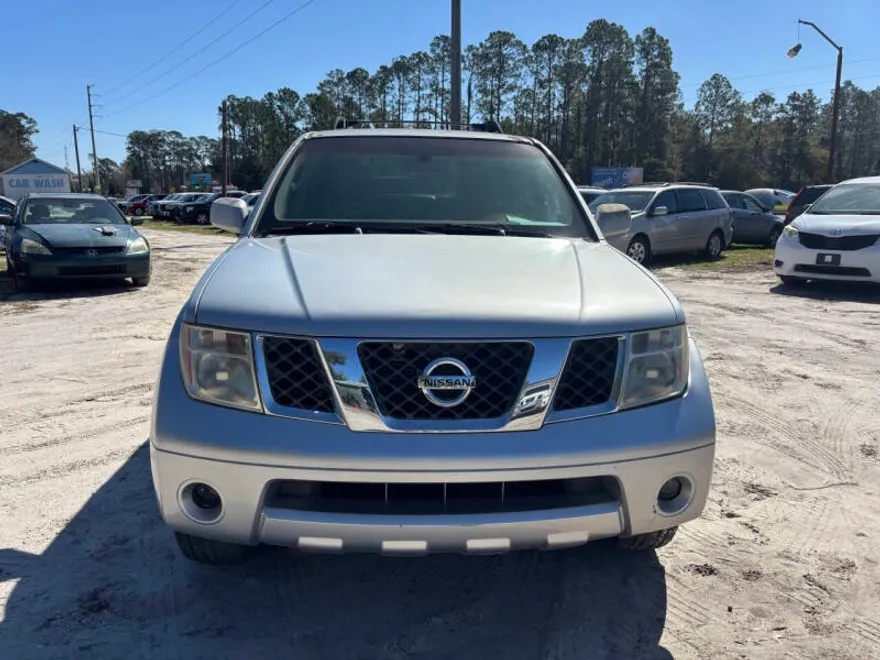 2007 Nissan Pathfinder SE photo 1