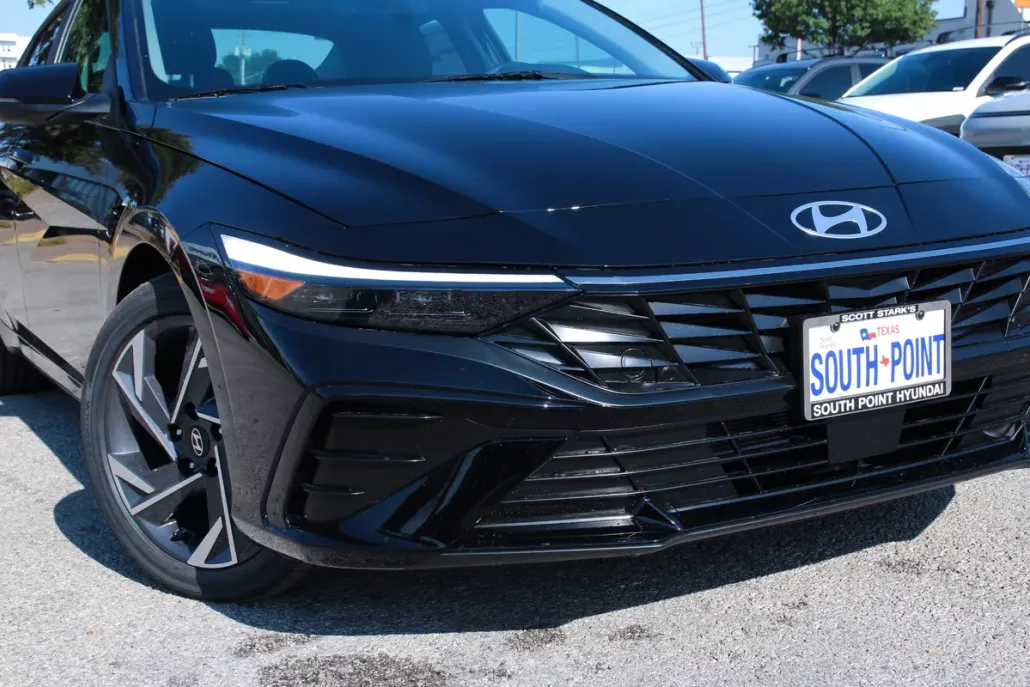 2025 Hyundai Elantra Limited photo 1