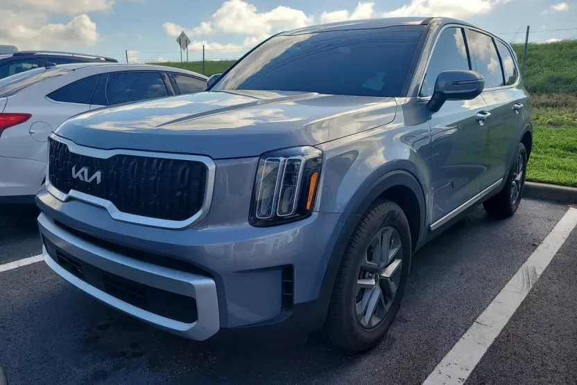 2024 Kia Telluride LX photo 1