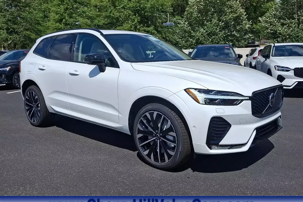 2026 Volvo XC60 B5 photo 1