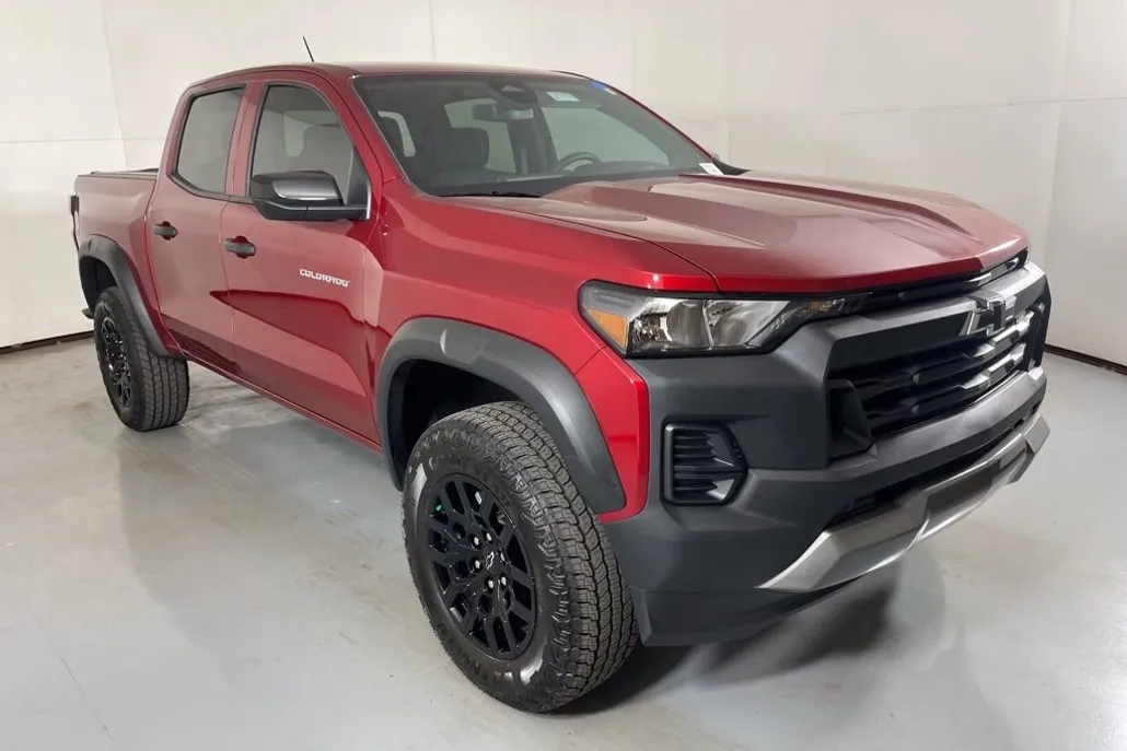2024 Chevrolet Colorado Trail Boss photo 1