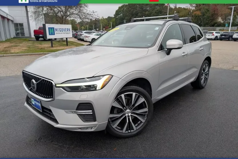 2022 Volvo XC60 B5 Momentum photo 1