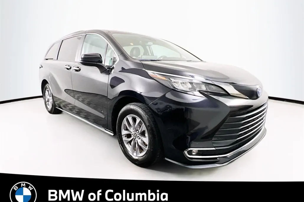 2024 Toyota Sienna XLE photo 1