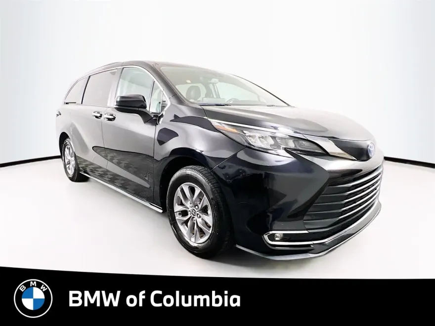 2024 Toyota Sienna XLE photo 1