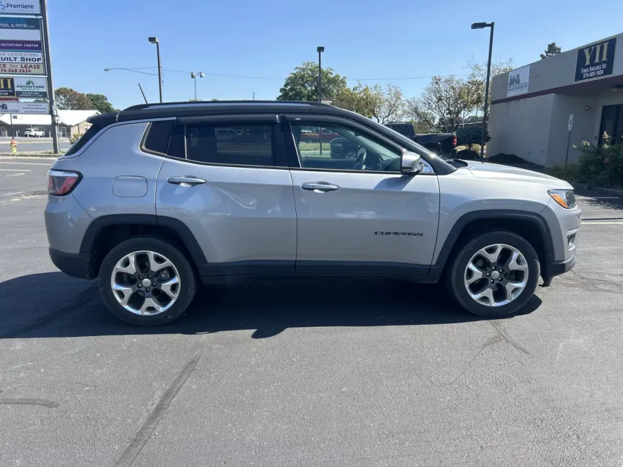 2018 Jeep Compass Limited photo 1