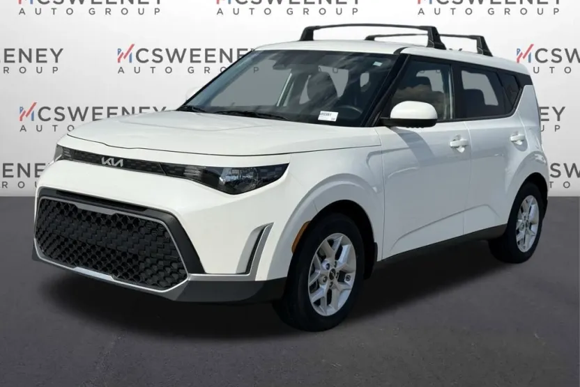 2023 Kia Soul LX photo 1