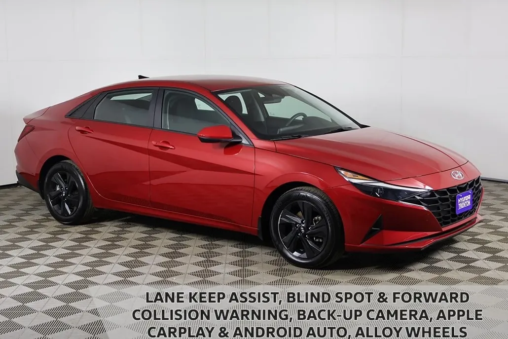 2023 Hyundai Elantra SEL photo 1