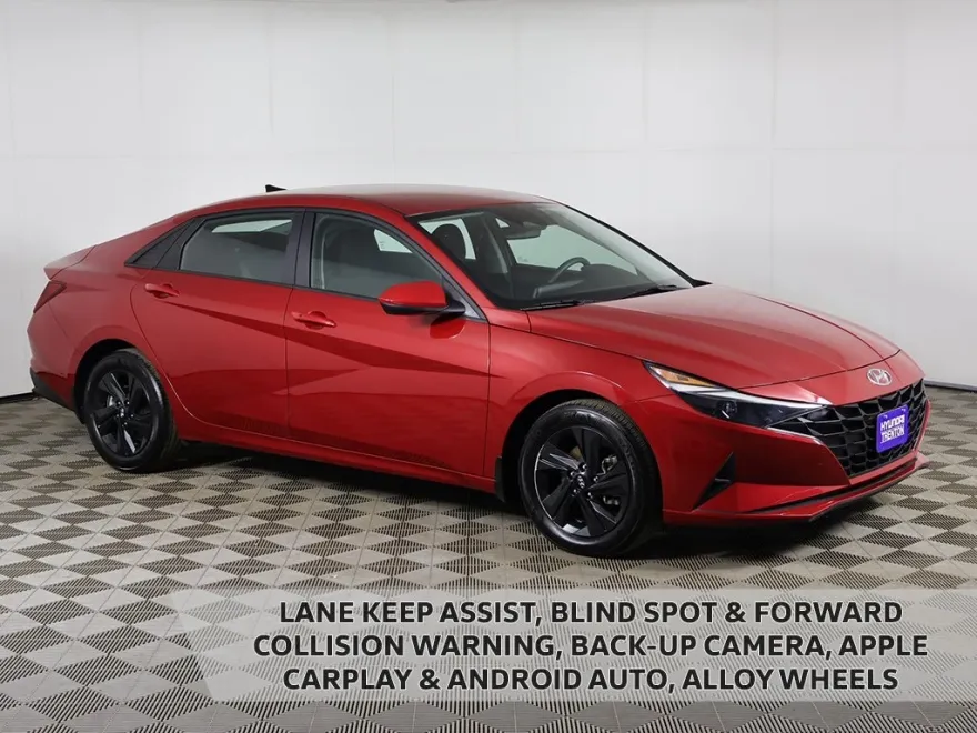 2023 Hyundai Elantra SEL photo 1
