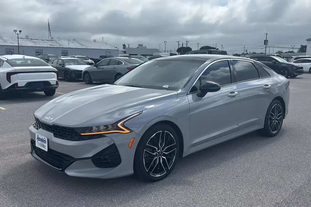 2023 Kia K5 GT photo 1