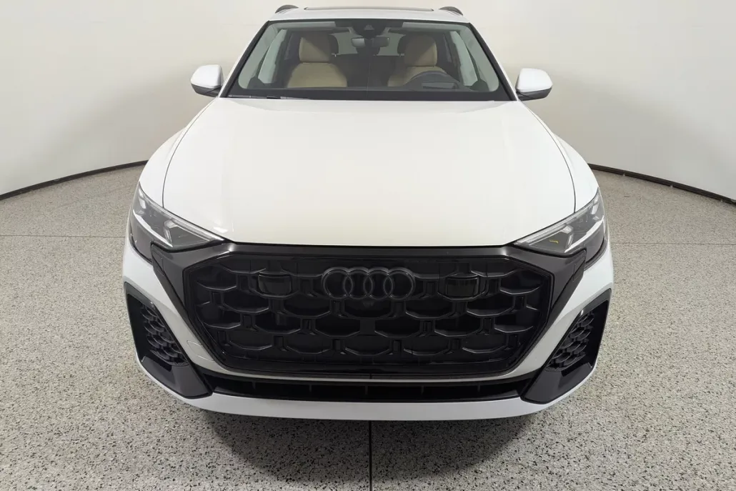2025 Audi Q8 55 Prestige photo 1