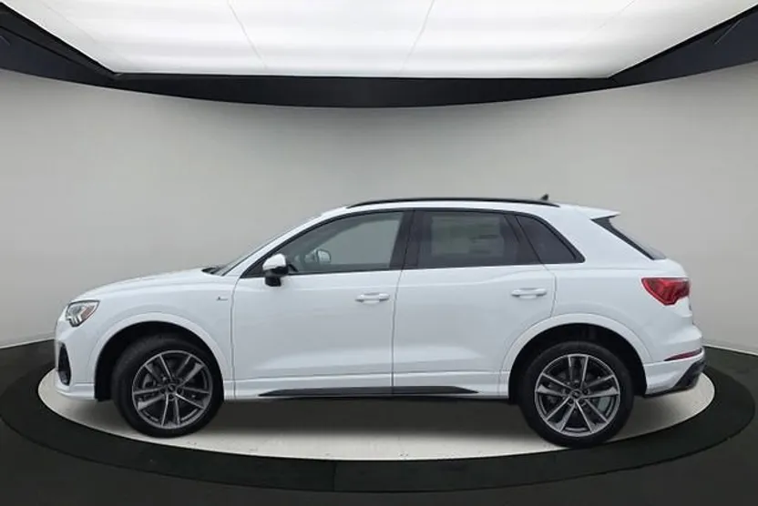 2025 Audi Q3 S line Premium photo 1