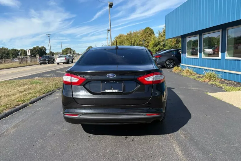 2015 Ford Fusion S photo 1