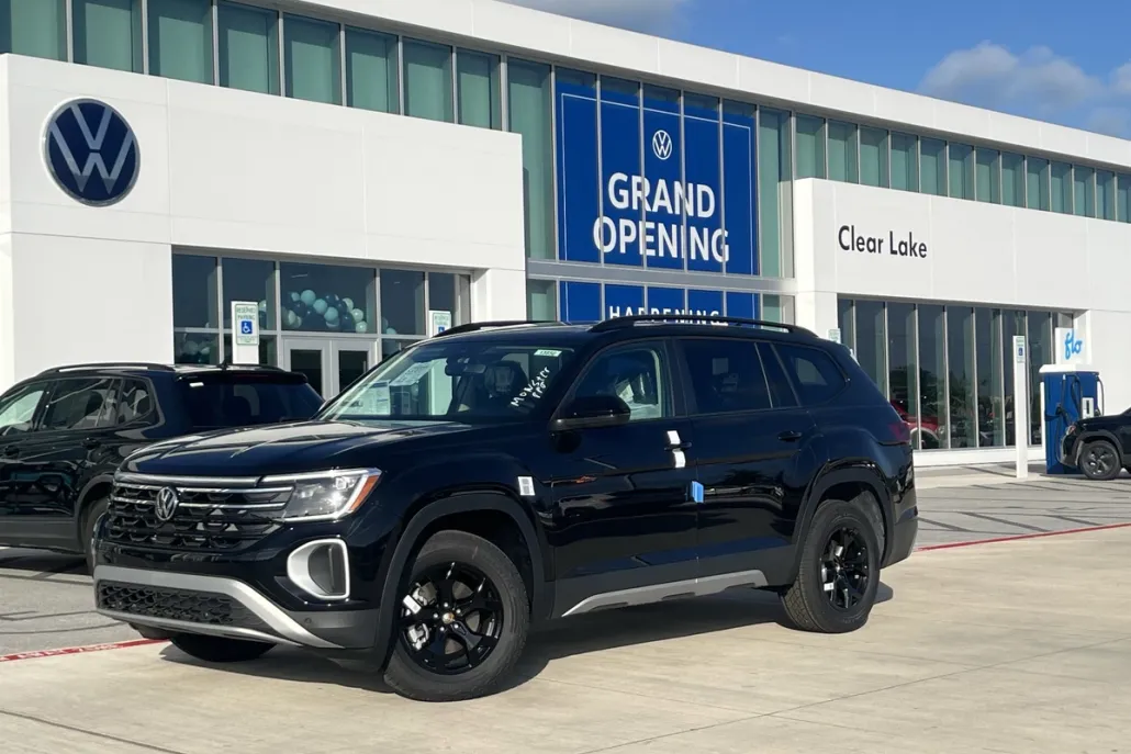 2025 Volkswagen Atlas Peak Edition SE photo 1