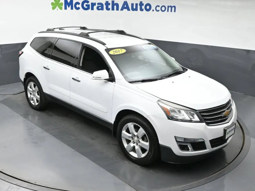 2017 Chevrolet Traverse 1LT photo 1