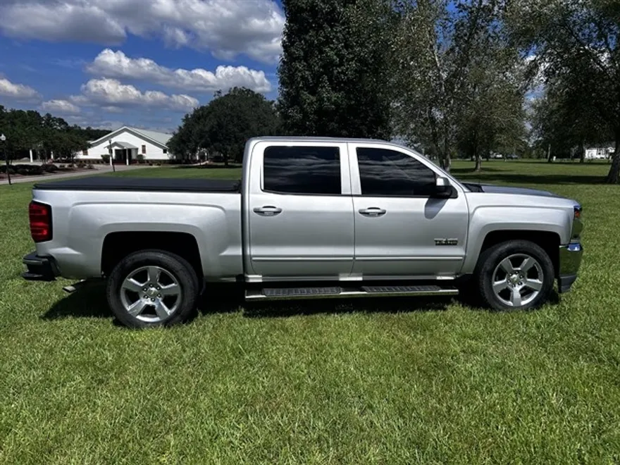 2018 Chevrolet Silverado 1500 LT photo 1