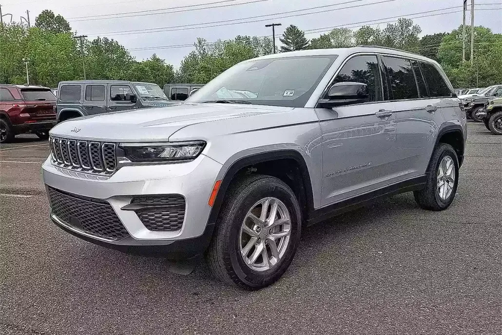 2025 Jeep Grand Cherokee Laredo photo 1