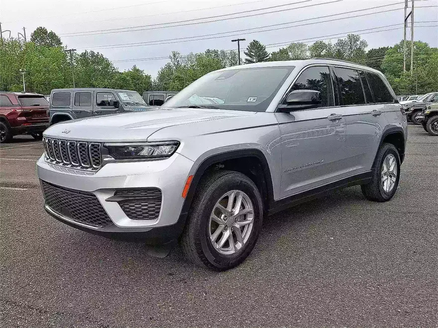 2025 Jeep Grand Cherokee Laredo photo 1