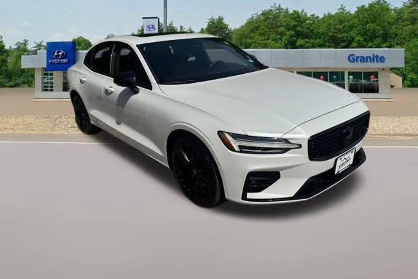 2023 Volvo S60 B5 Ultimate Black Edition photo 1