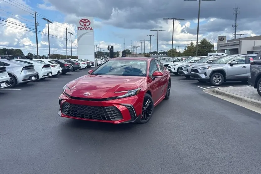 2026 Toyota Camry SE photo 1