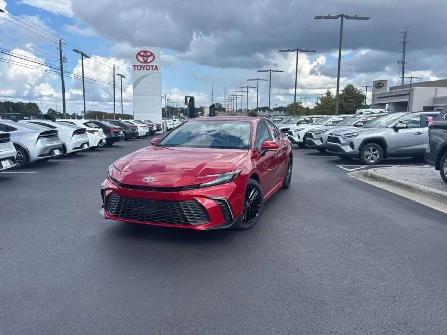 2026 Toyota Camry SE photo 1