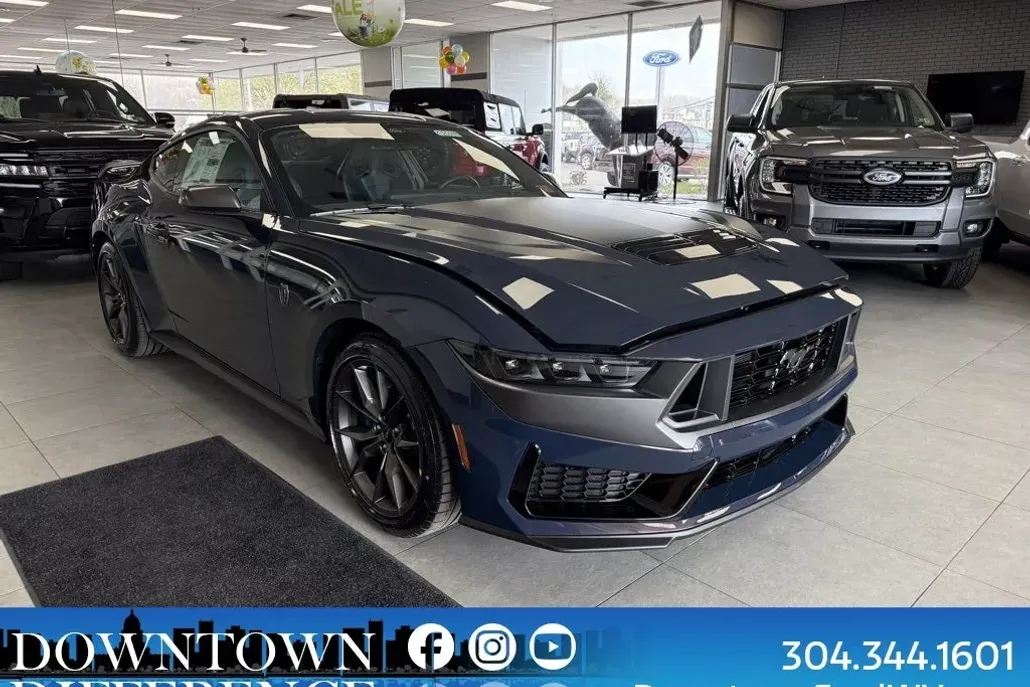 2025 Ford Mustang Dark Horse photo 1