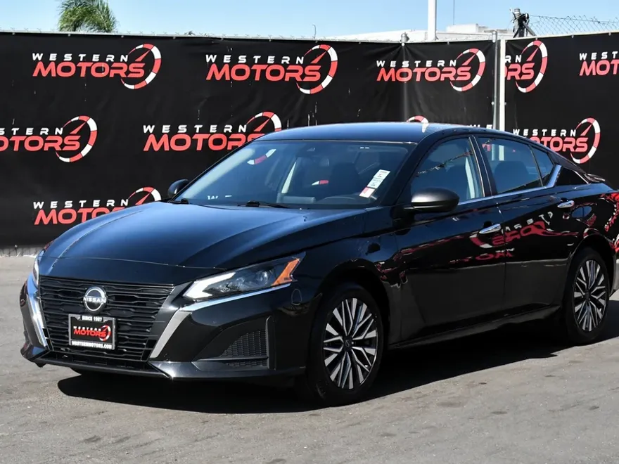 2024 Nissan Altima 2.5 SV photo 1