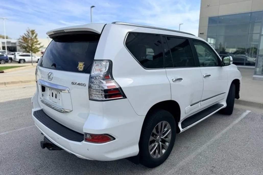 2016 Lexus GX 460 Luxury photo 1
