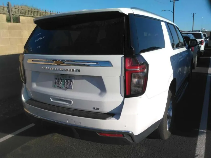 2023 Chevrolet Suburban LT photo 1