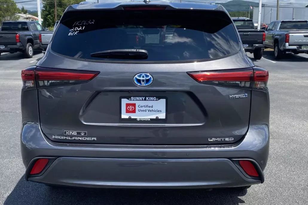 2021 Toyota Highlander Hybrid Limited photo 1