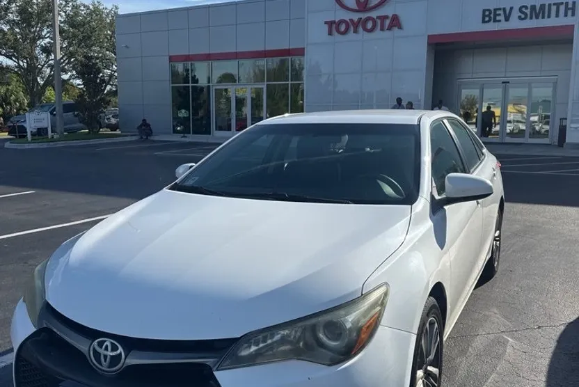 2017 Toyota Camry XLE photo 1