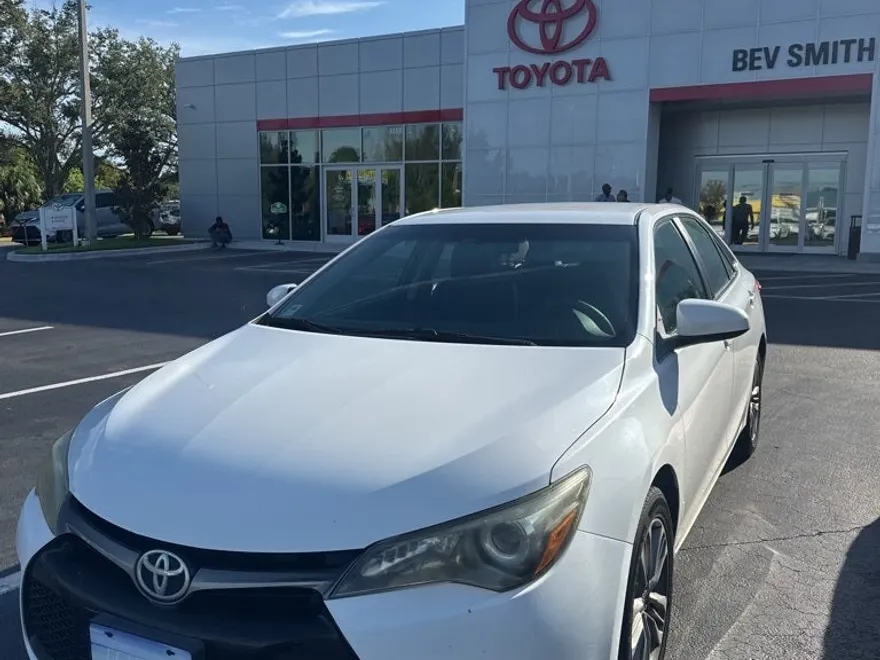 2017 Toyota Camry XLE photo 1