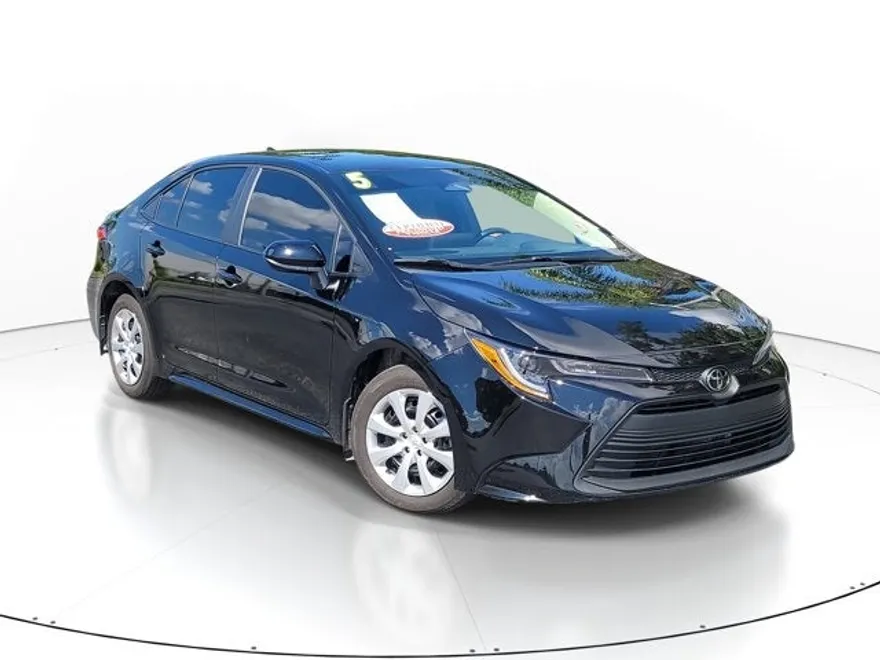 2025 Toyota Corolla LE photo 1
