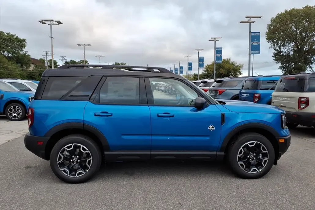 2025 Ford Bronco Sport Outer Banks photo 1