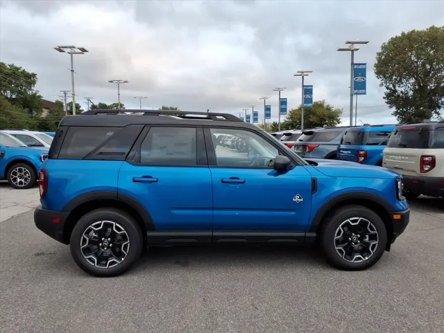 2025 Ford Bronco Sport Outer Banks photo 1