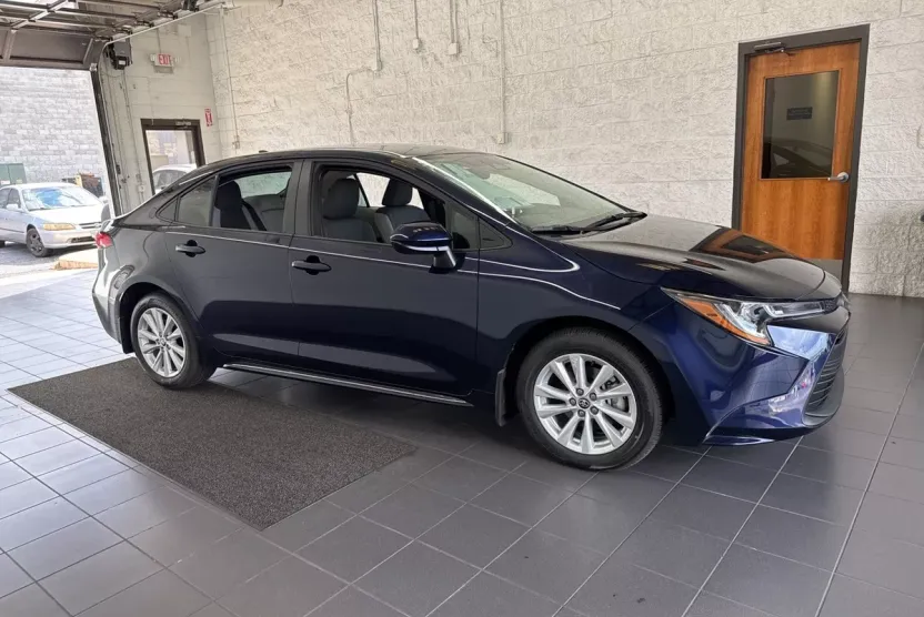 2026 Toyota Corolla LE photo 1