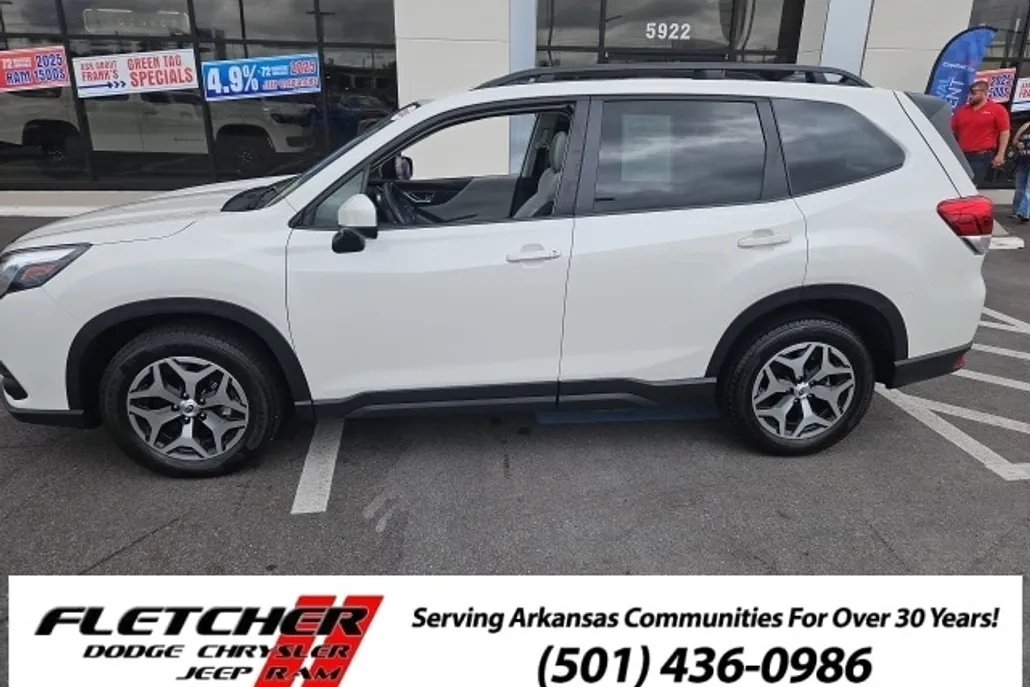 2024 Subaru Forester Premium photo 1