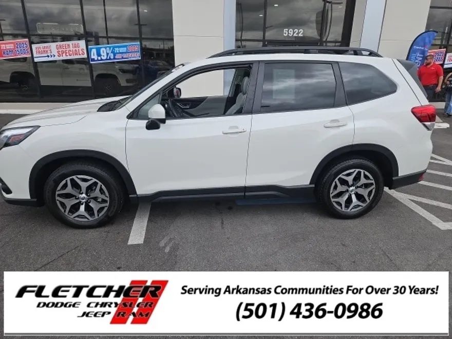 2024 Subaru Forester Premium photo 1