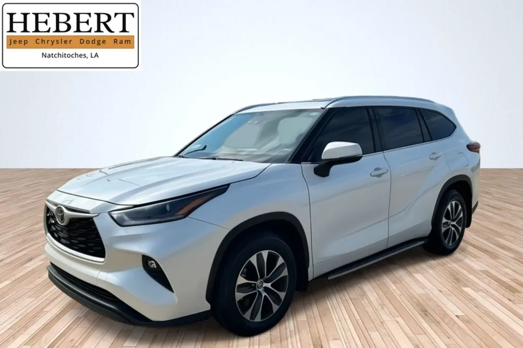 2021 Toyota Highlander XLE photo 1